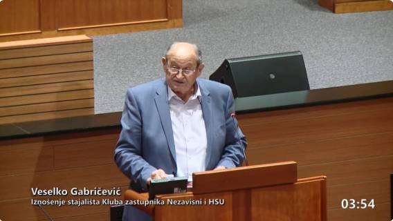 Neki se ljudi ponose onim čega bi se pametni posramili....