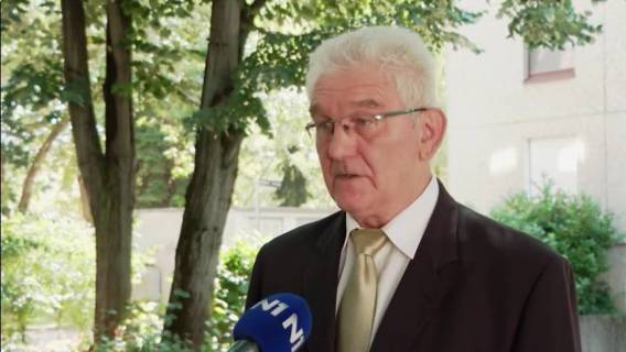 Vladina igra nuđenja mrkve uz prijetnju batinom se nastavlja 